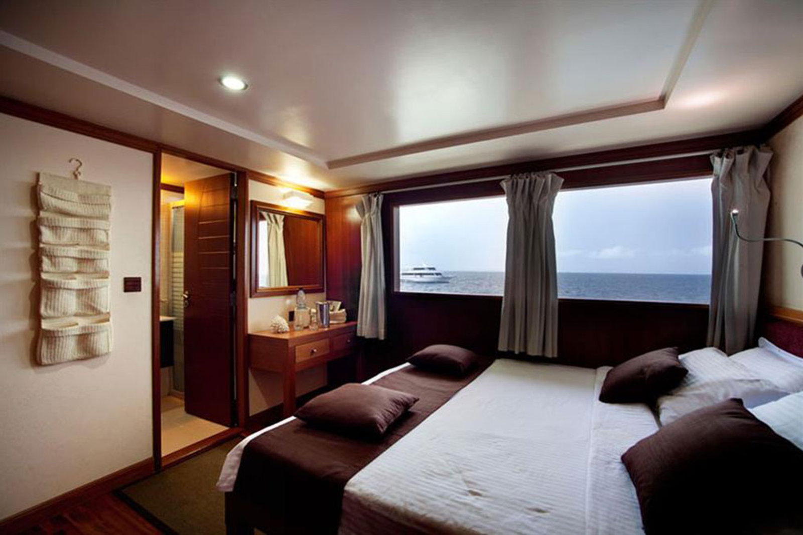 Main & Upper Deck Cabins (# 9, 10, 11 & 12), photo 1