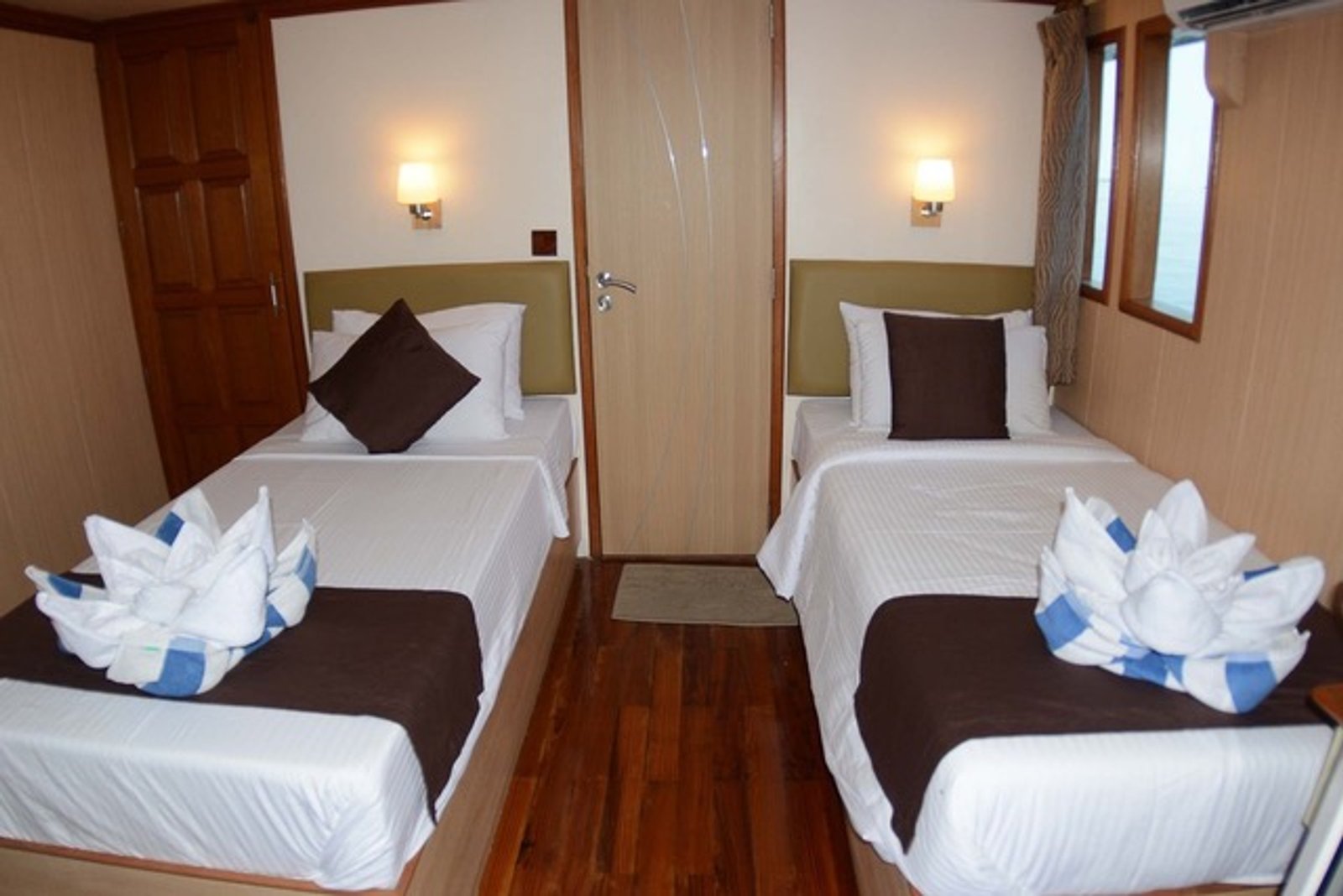 Upper Deck Cabin (#14), photo 1