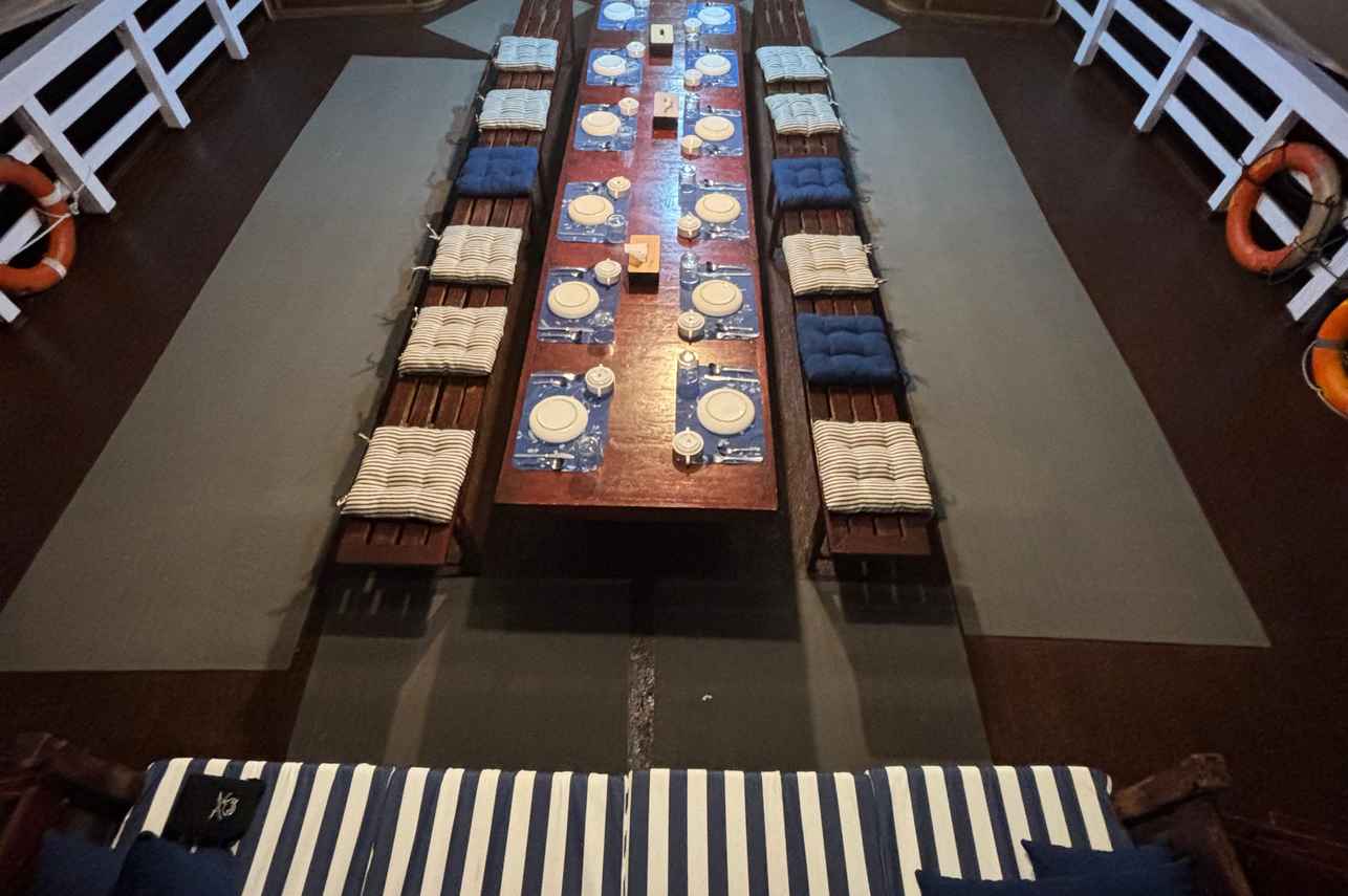 日光浴甲板 - Pearl of Papua