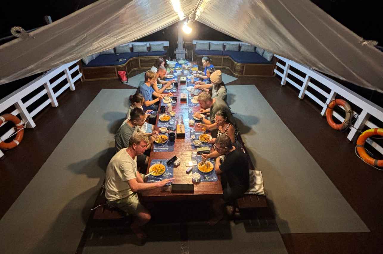 日光浴甲板 - Pearl of Papua