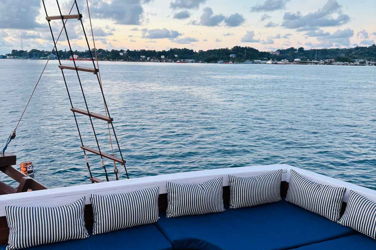 日光浴甲板 - Pearl of Papua