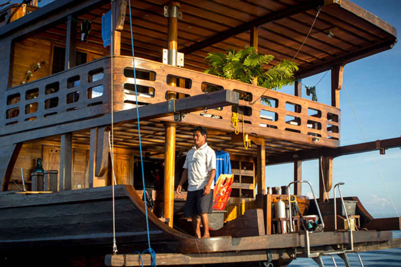 Dive deck and platform - Euphoria Liveaboard