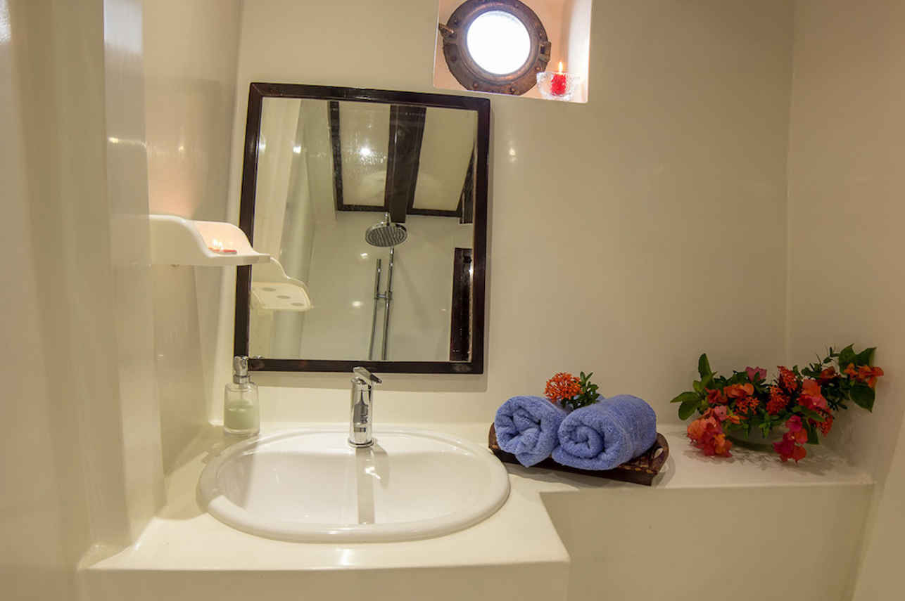 En-suite facilities onboard Euphoria Liveaboard