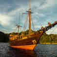 Traditional Phinisi style - Euphoria Liveaboard