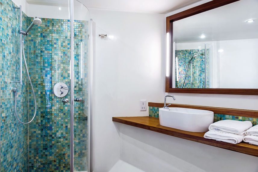 En-Suite bathrooms - Scubaspa Yin