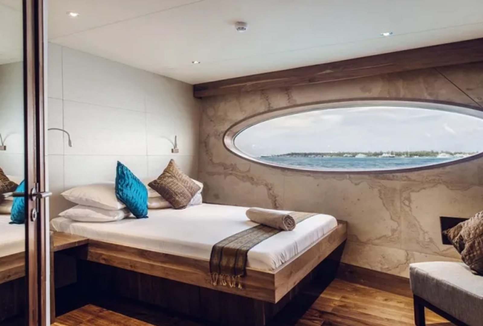 Dolphin Suites, photo 1
