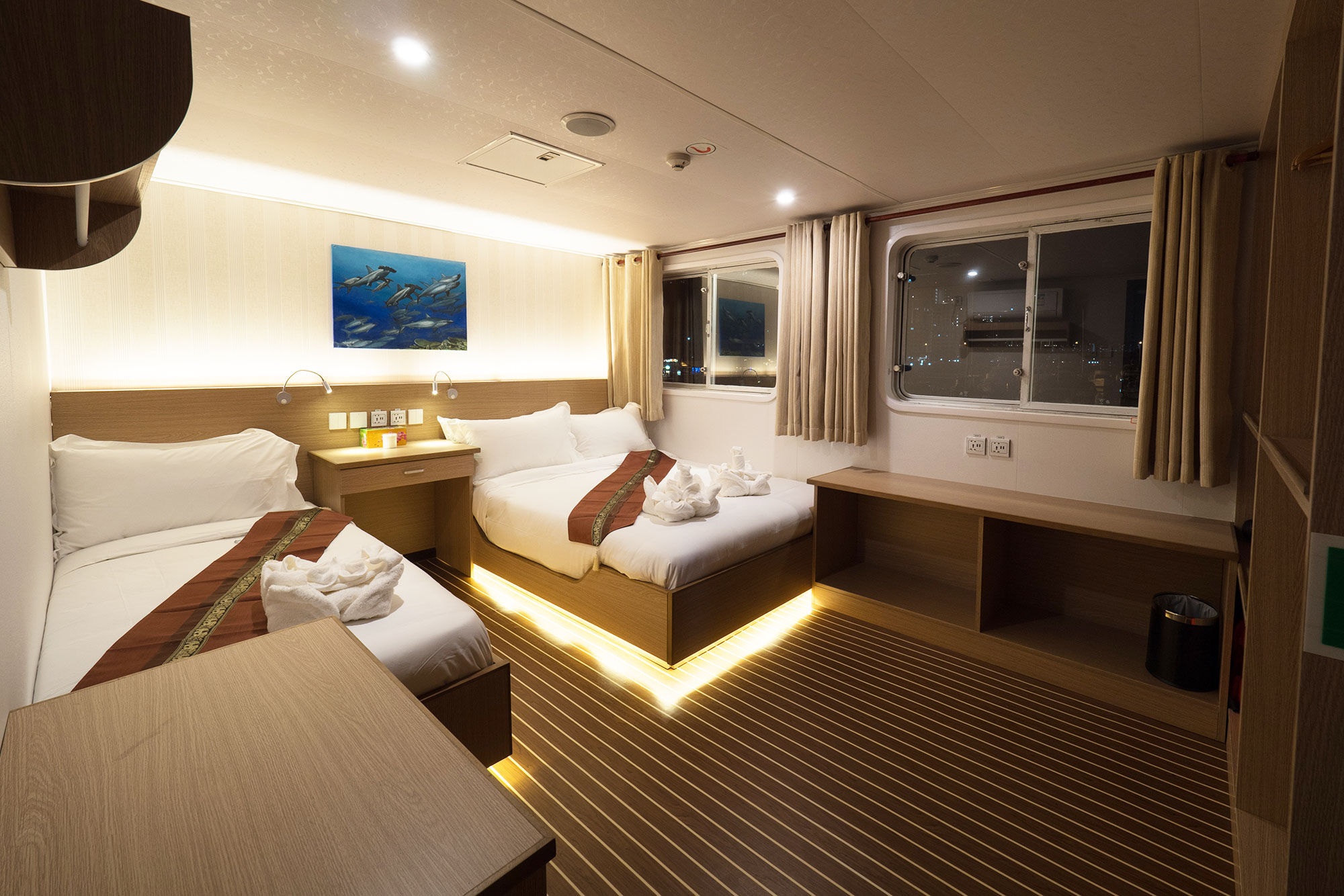 Upper Deck Cabin - White Manta