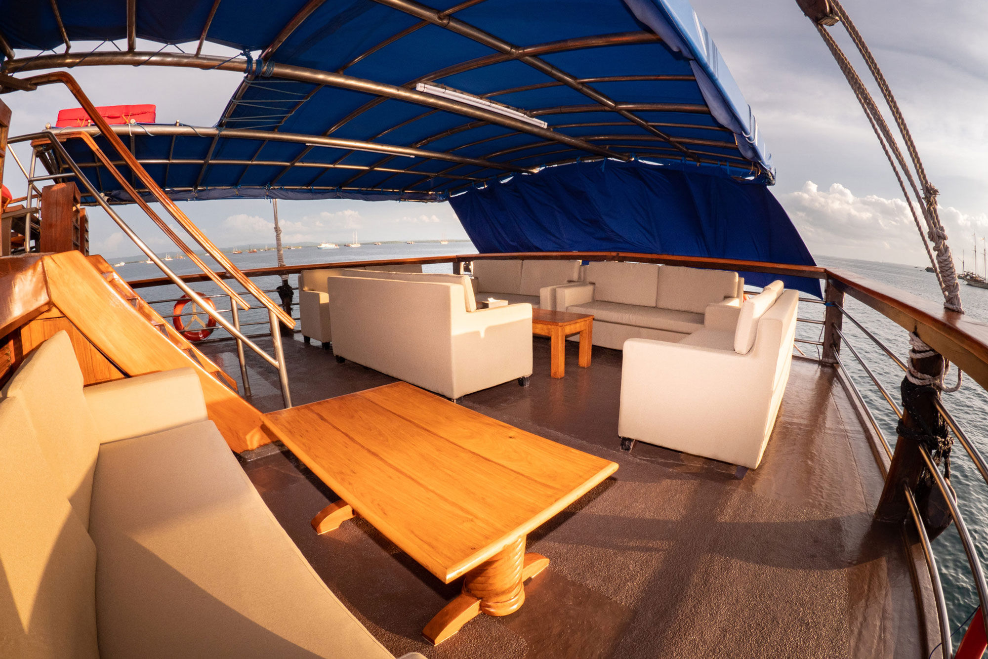 Outdoor Lounge - Sea Safari VI