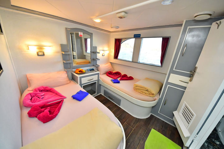 Upper Deck Twin Cabin