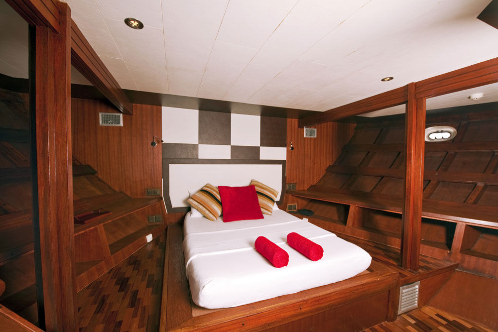 Lower Deck Cabin - Theia