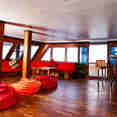 Salon & Bar
