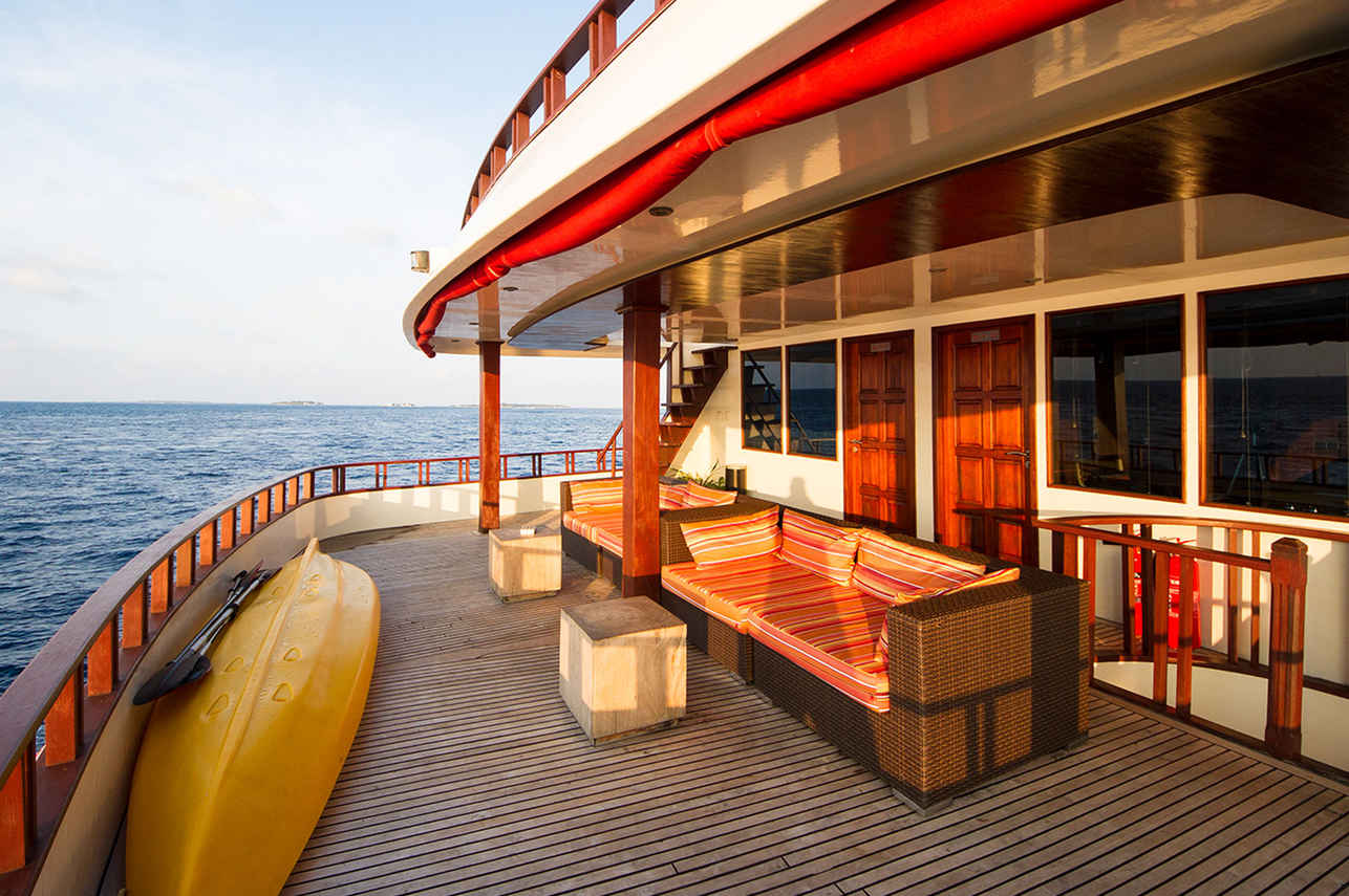 Salon exterior  - Theia