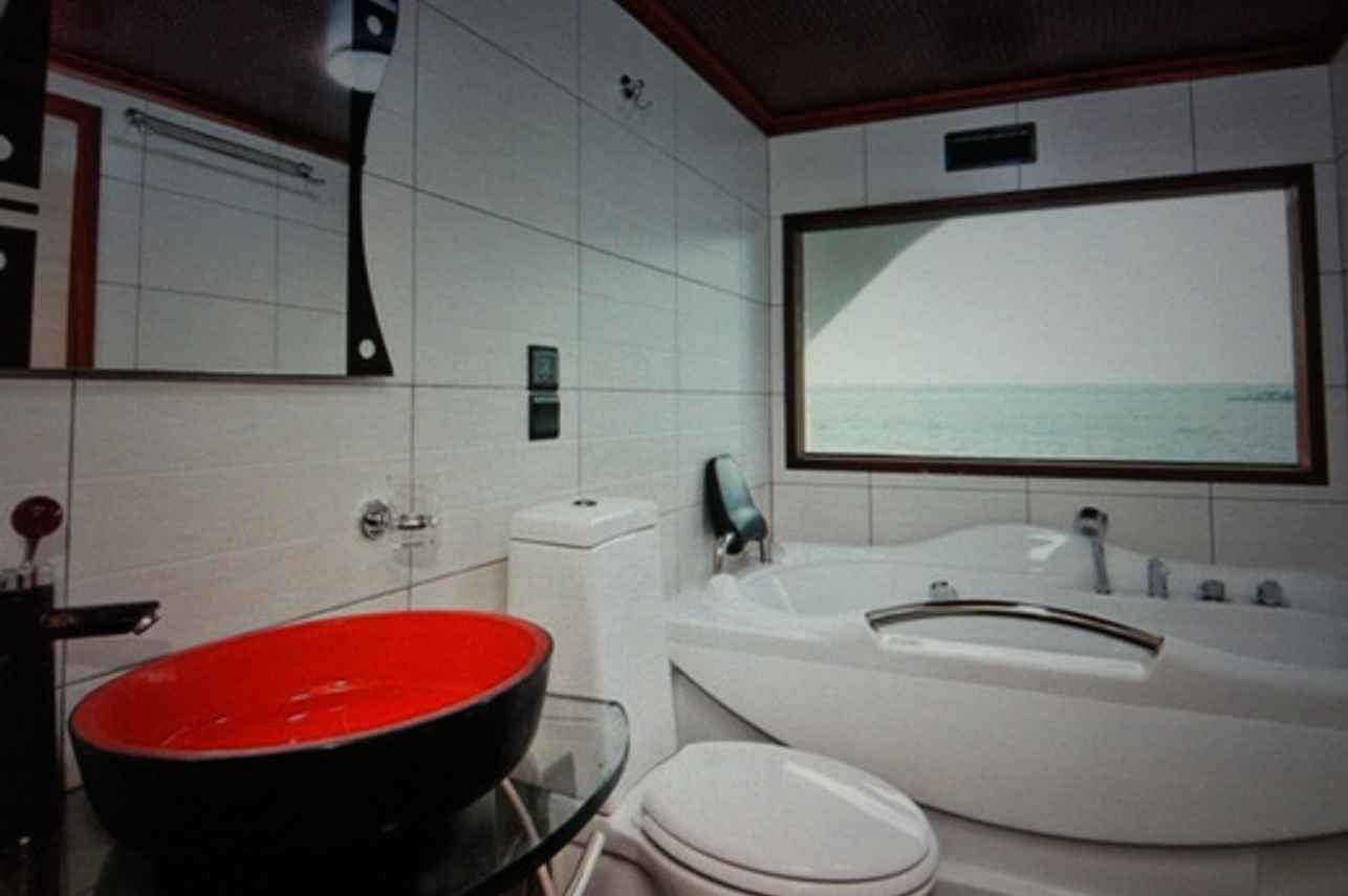 En-suite facilities on Princess Handy