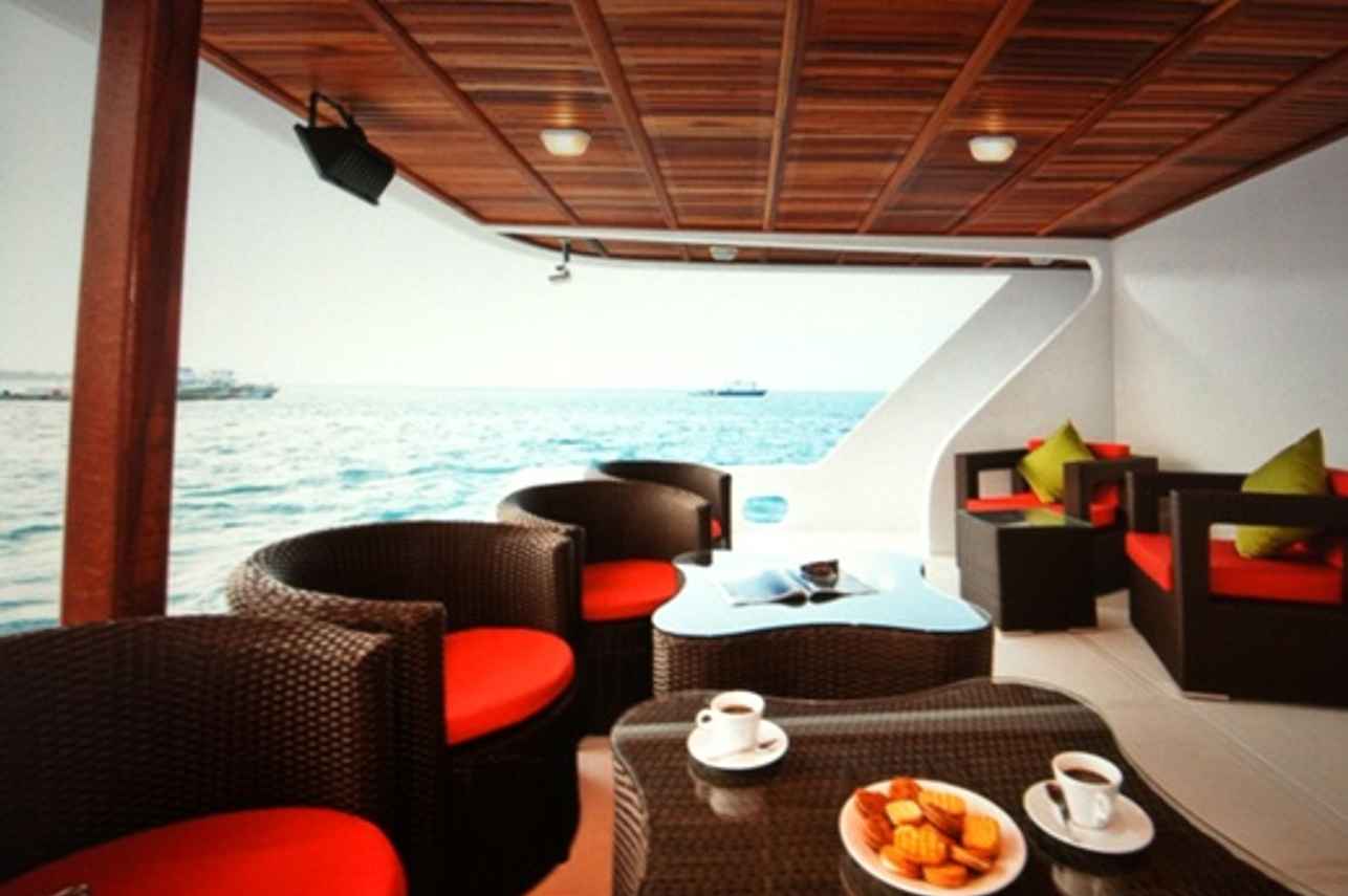 Outside relaxation areas - Princess Handy