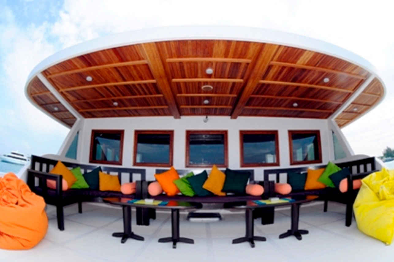 Lots of space to relax after diving onboard Princess Handy