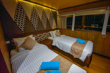 Middle Deck Twin Cabins