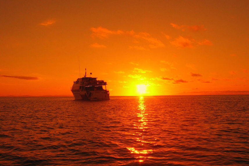 Spectacular sunset colours - ScubaPro III liveaboard