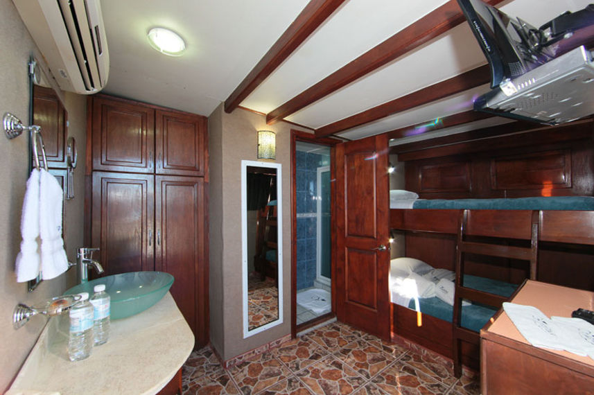 Deluxe twin cabin - MV Valentina Liveaboard 