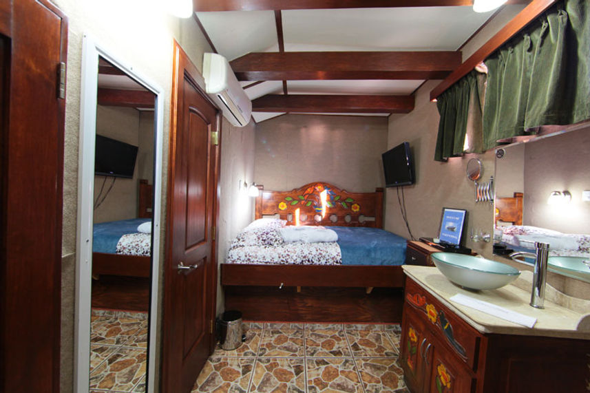 Deluxe double cabin - MV Valentina Liveaboard 