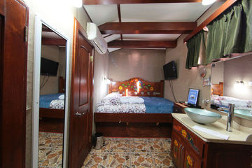 Deluxe Double Cabin