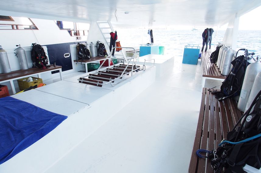 Fun Azul - Dhoni dive deck