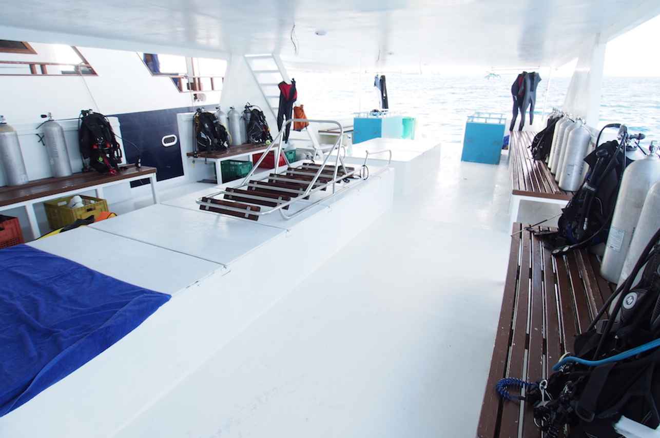 Fun Azul - Dhoni dive deck