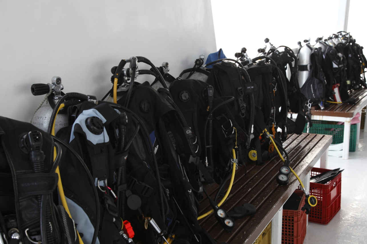 Dive gear on the dive dhoni - Fun Azul