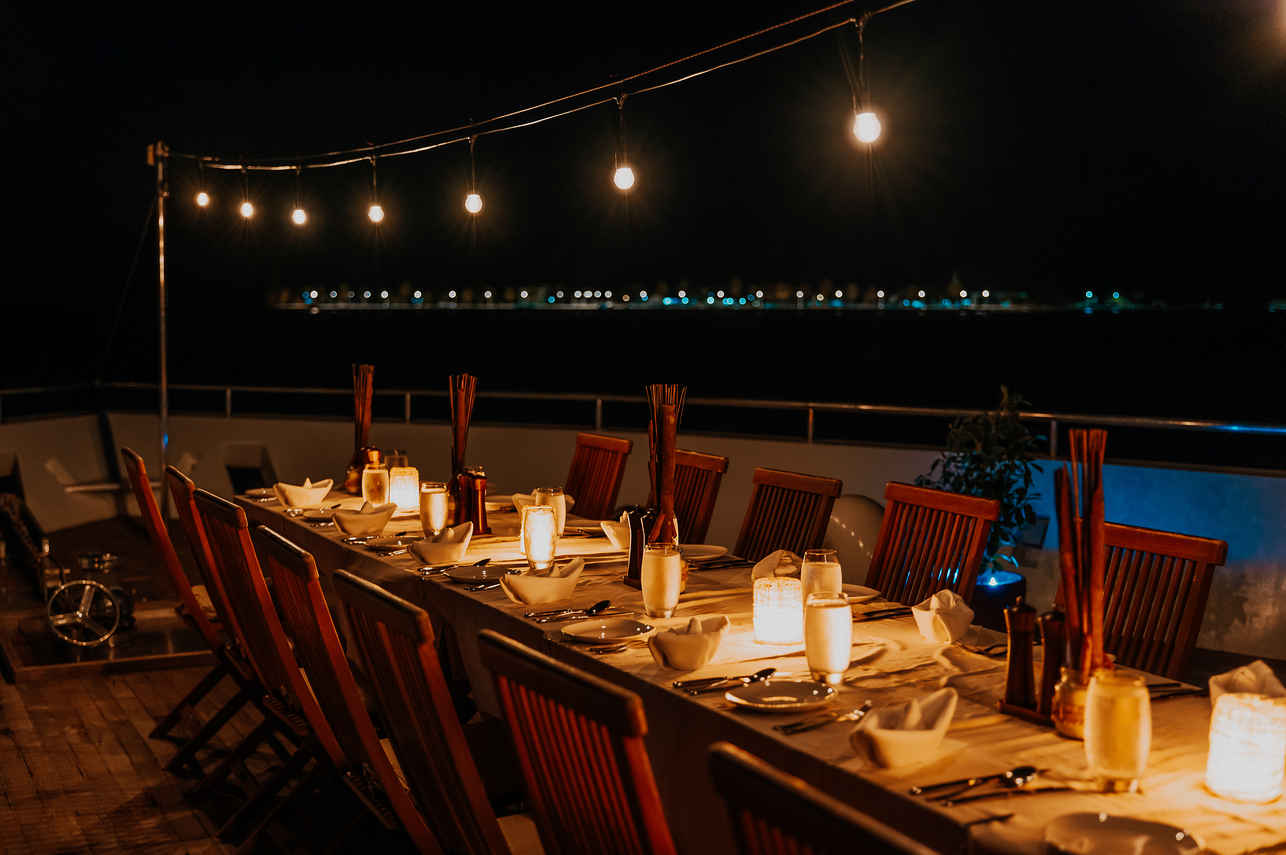 Outdoor Dining - Scubaspa Yang