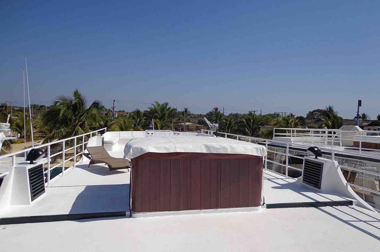 Sundeck and hot tub - Avalon II Cuba