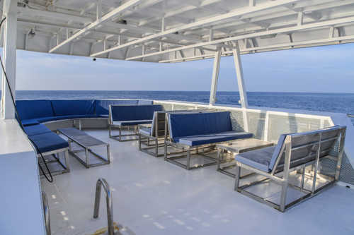 Top deck wide