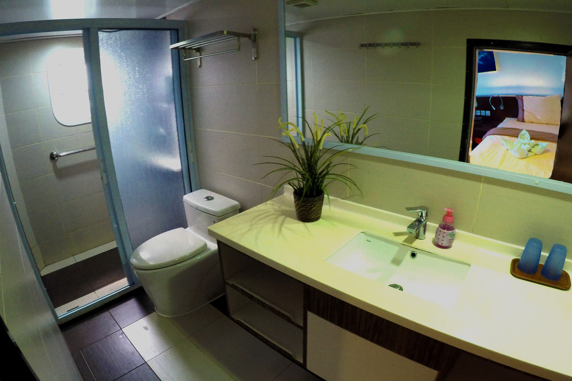 En-Suite bathrooms - Blue Manta