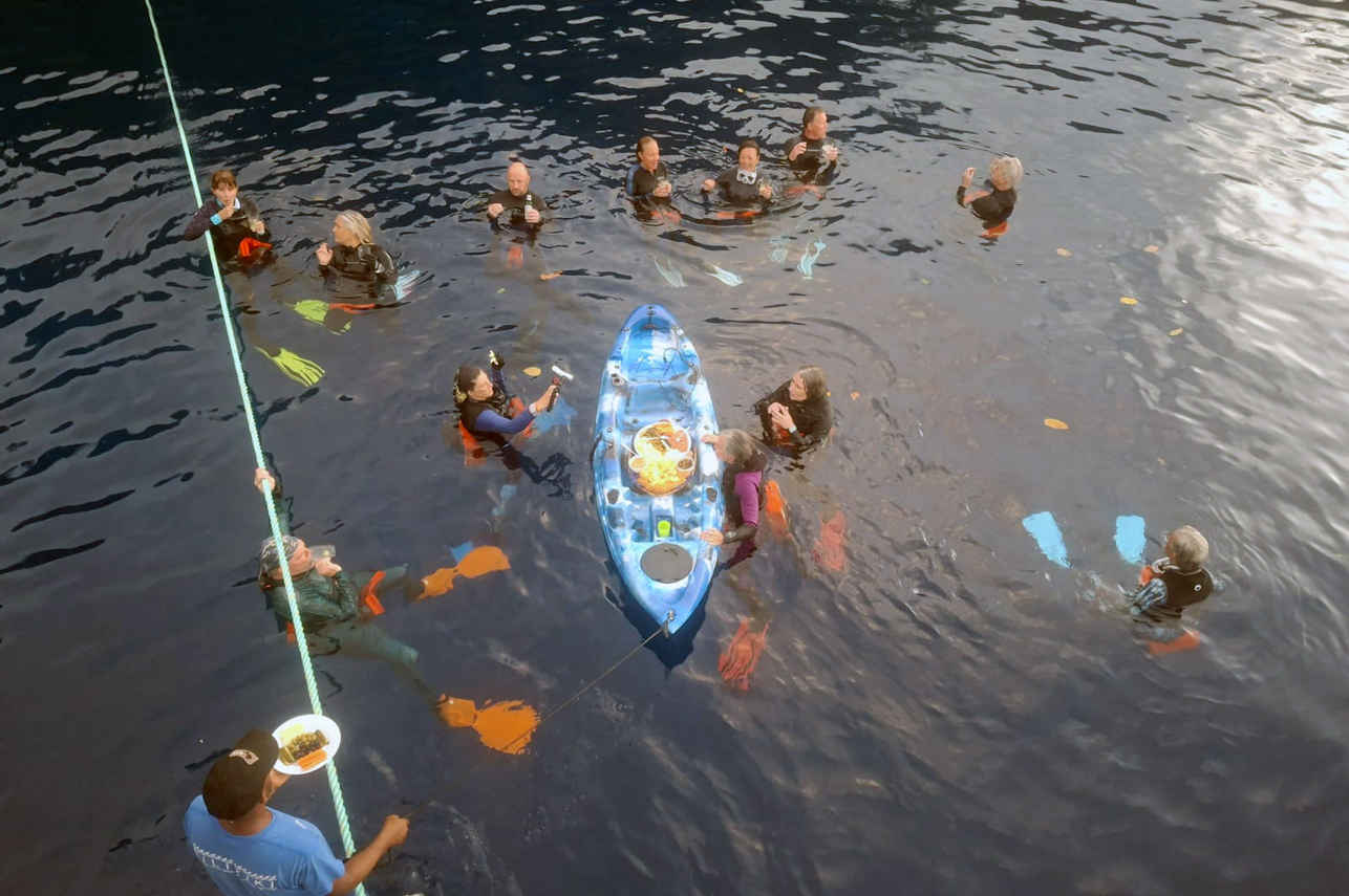 Kayak di bordo - Emperor Bilikiki