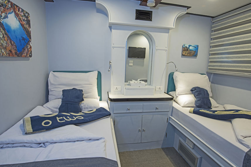 Twin Cabin - Blue Adventurer