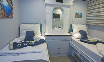 Classic Twin Cabin