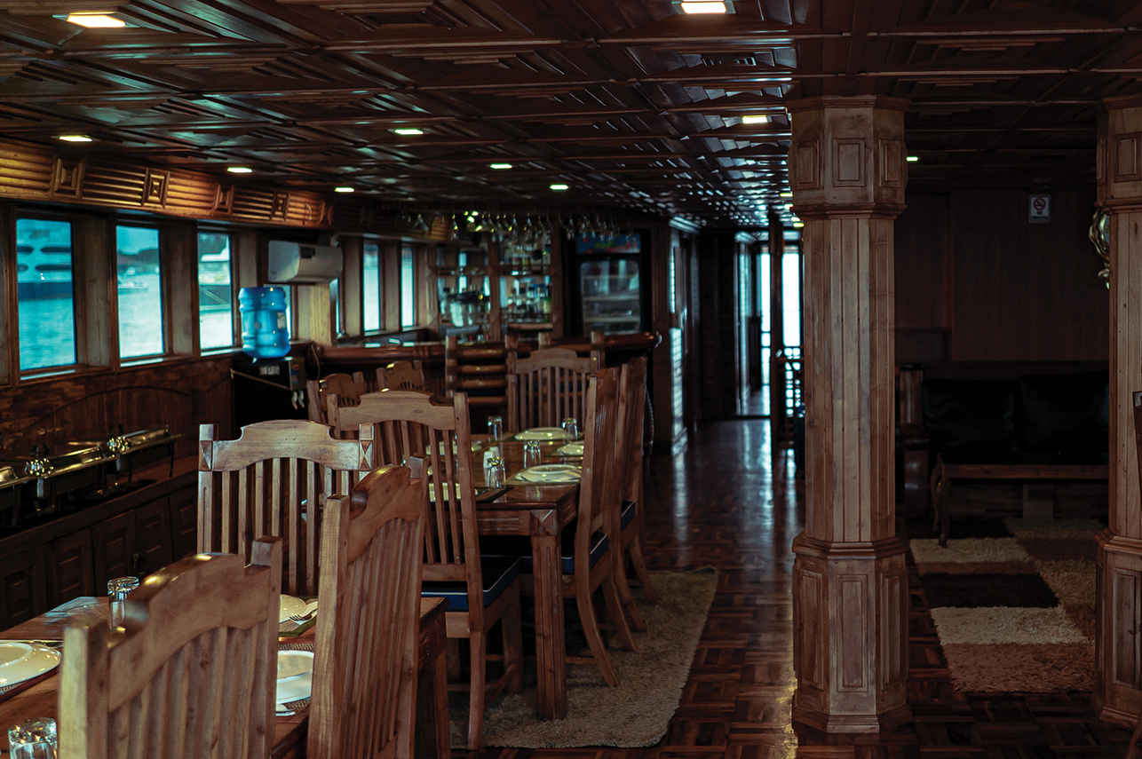 Dining Room - Iruvai