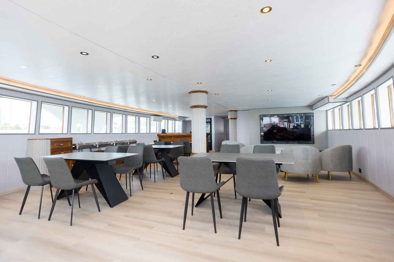 Salon interior - Iruvai