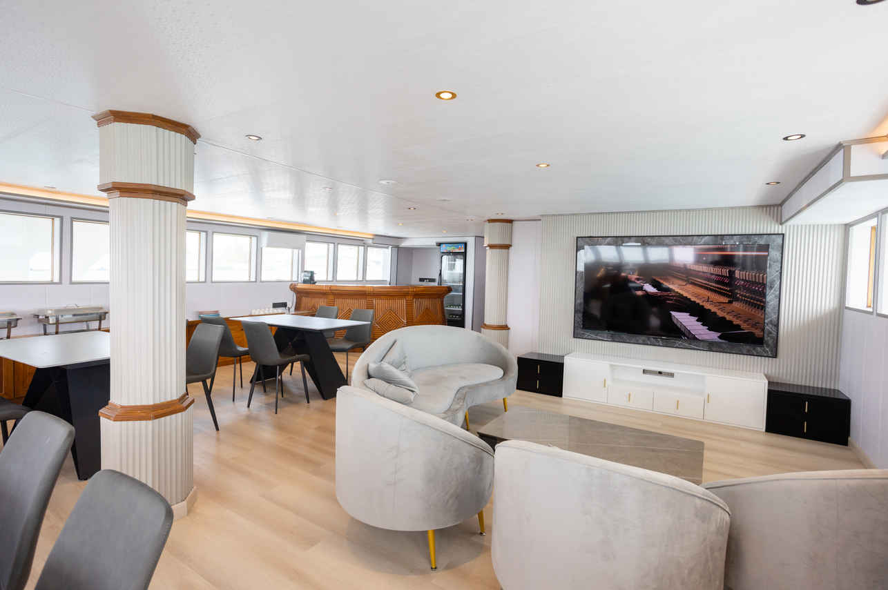 Salon interior - Iruvai