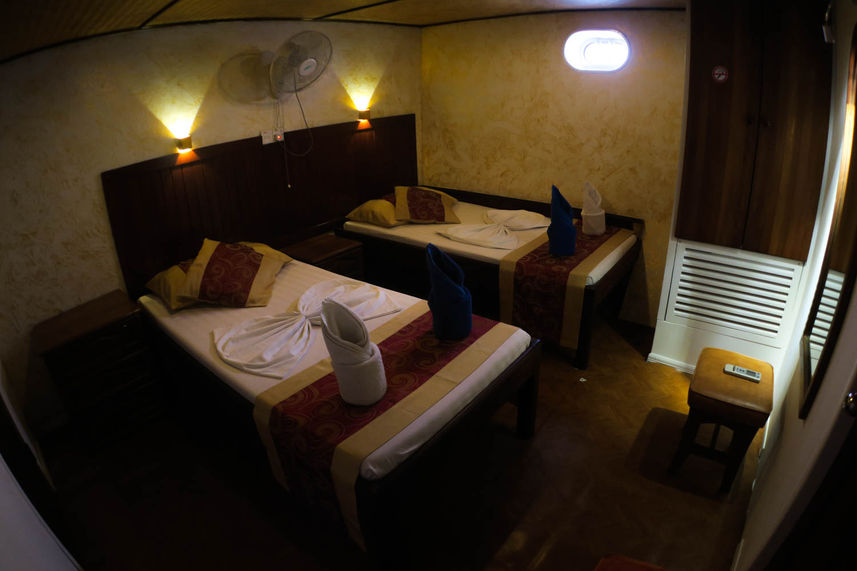 Standard Twin Room aboard Manta Cruise Liveaboard 