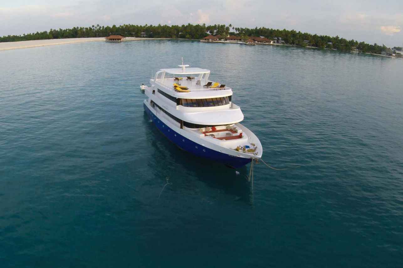 Manta Cruise Liveaboard Maldives