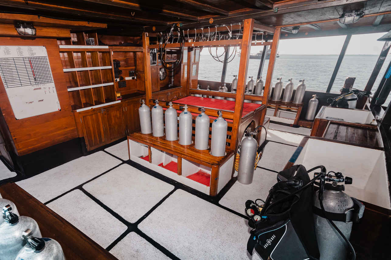 深潜甲板 - La Galigo