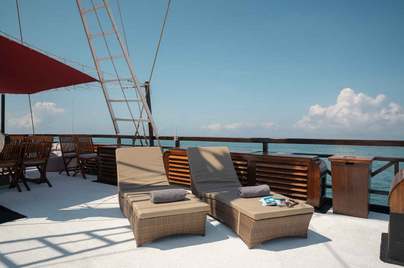 日光浴甲板 - La Galigo