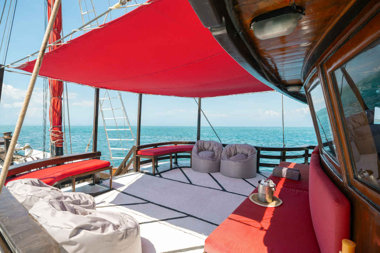 日光浴甲板 - La Galigo