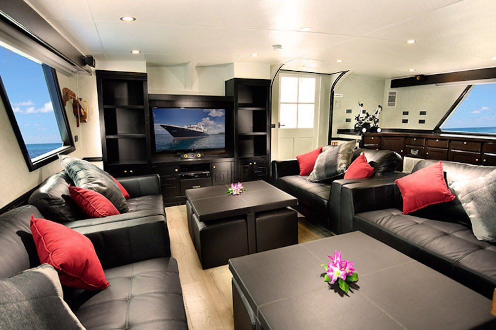 Lounge Area - Truk Master