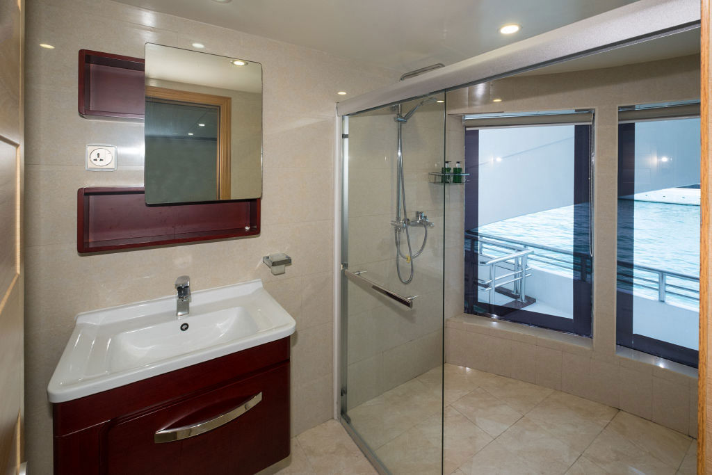 En-Suite bathrooms - Emperor Serenity