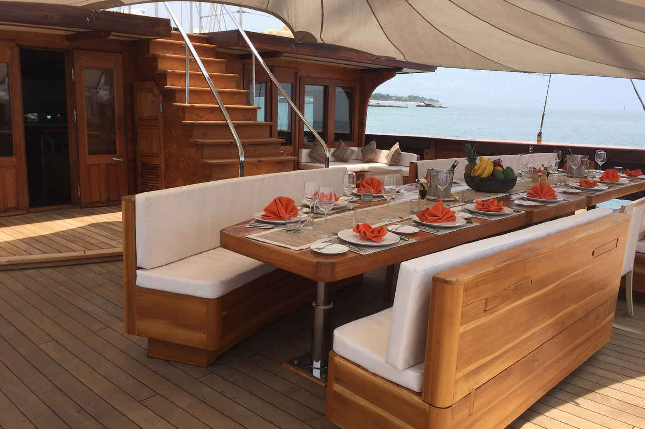 Outdoor Dining - Lamima