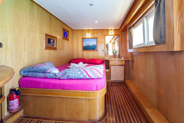 Suite cabin upper deck