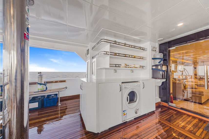 Dive Deck Storage