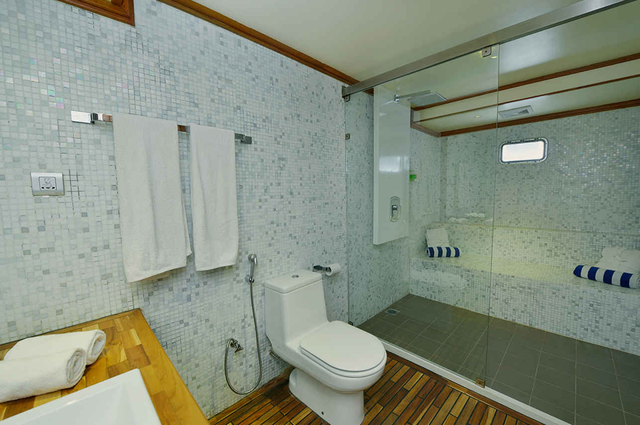 MV Maldives Princess Liveaboard En-Suite Bathroom