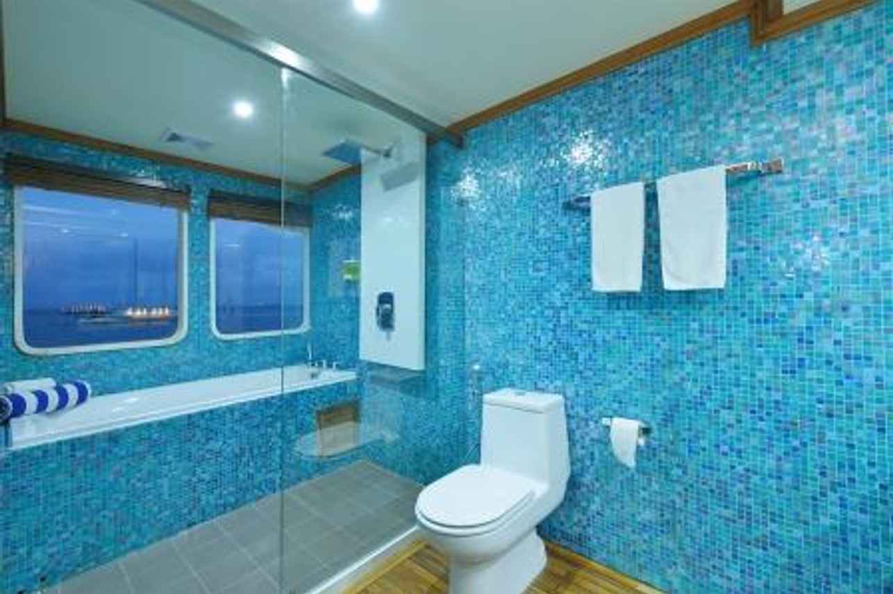 MV Maldives Princess Liveaboard En-Suite Bathroom