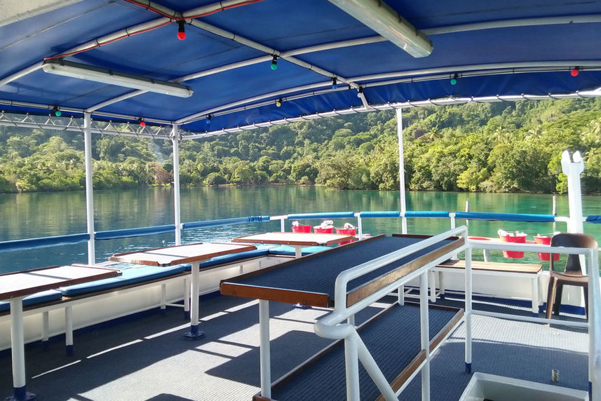 Outdoor Dining - Spirit of Niugini